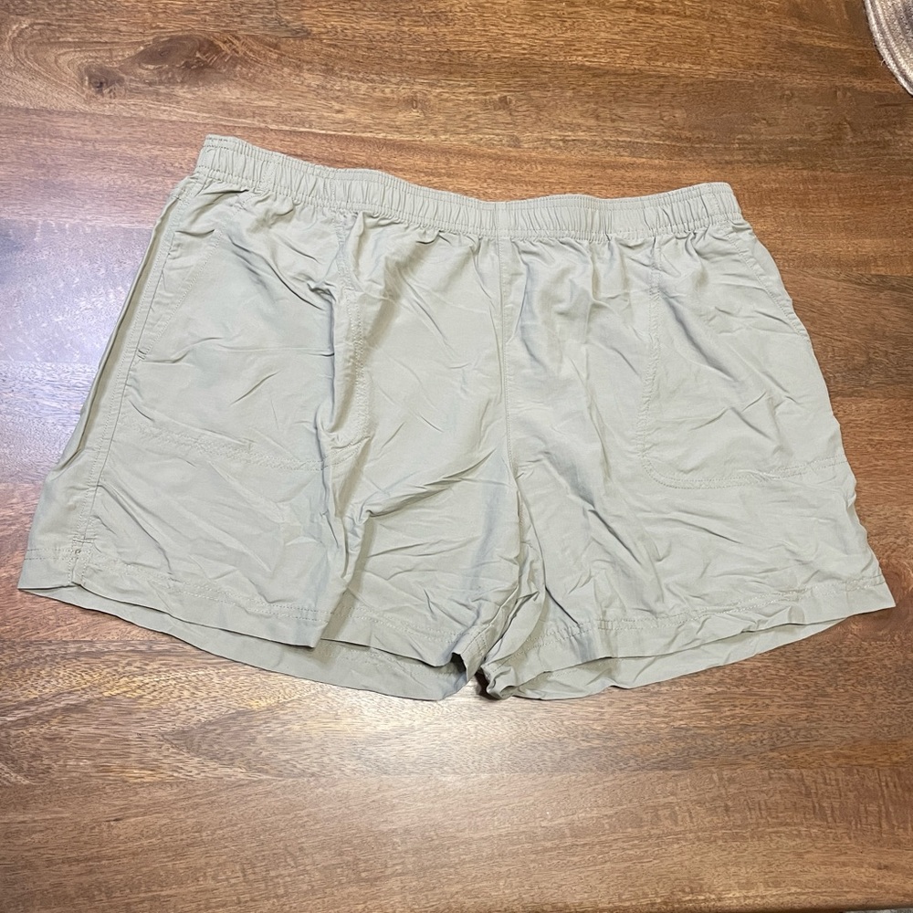 Women’s Columbia Shorts Khaki XL